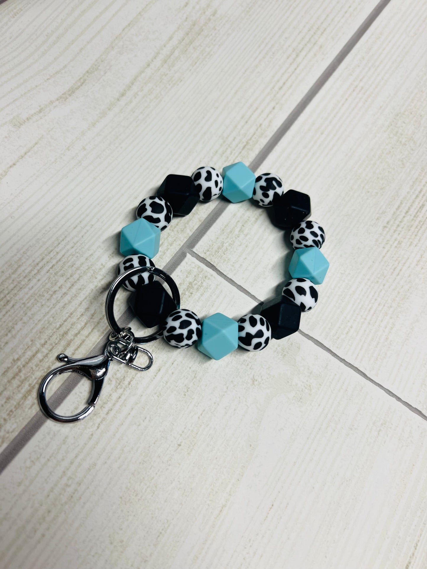 Modern wristlet